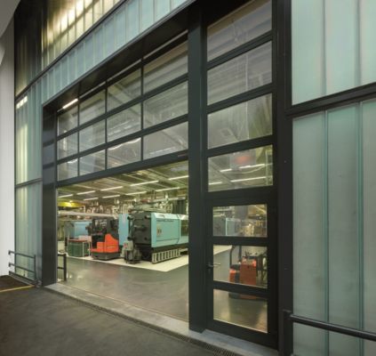 Installation et maintenance de portes sectionnelles pour hangars à Bordeaux en gironde